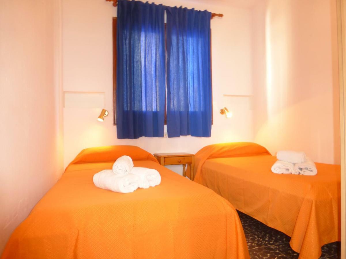Rentalmar El Capitan L'Hospitalet de l'Infant Exterior foto